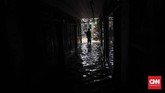 Badan Penanggulangan Bencana Daerah (BPBD) DKI Jakarta meminta para pengguna jalan yang akan menuju Kalibata untuk menghindari Jalan Dewi Sartika dikarenakan banjir. (CNN Indonesia/Adhi Wicaksono)