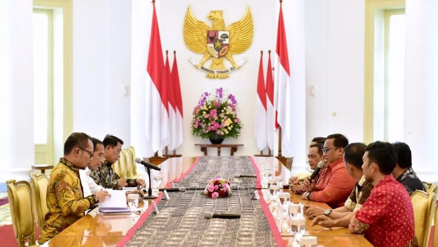 Presiden Joko Widodo (Jokowi) melakukan pertemuan dengan para pimpinan buruh seluruh Indonesia