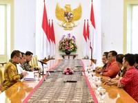 Bertemu Buruh di Istana Bogor, Jokowi Janjikan Revisi Upah
