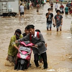 1.600 Orang Mengungsi Karena Banjir, Anies: Pak Ahok 200 Ribu