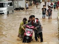 1.600 Orang Mengungsi Karena Banjir, Anies: Pak Ahok 200 Ribu