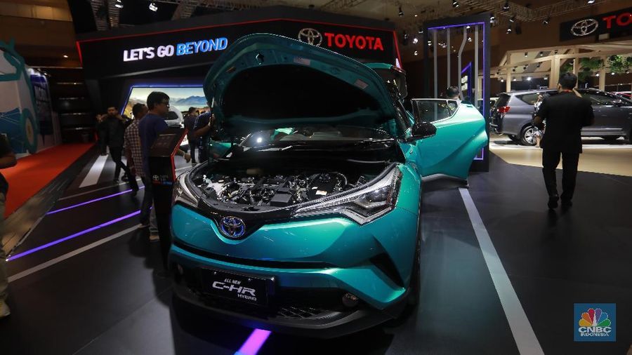 Toyota menjanjikan investasi sampai Rp28 triliun di Indonesia untuk empat tahun ke depan salah satunya untuk mobil listrik.