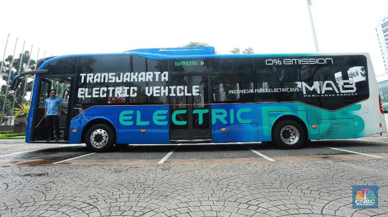 Bus yang digunakan adalah produksi perusahaan Tiongkok bernama BYD dan satu bus buatan Indonesia bernama MAB (Mobil Anak Bangsa).