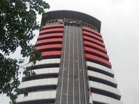 Terkait Kasus LPEI, KPK Geledah Rumah Eks Dirut BUMN