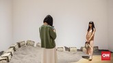 Terdapat sejumlah karya dari 10 perupa kontemporer kenamaan Indonesia yang bakal dipamerkan, termasuk Agus Suwage, FX Harsono, Heri Dono, I GAK Murniasih, I Nyoman Masriadi, Krisna Murti, Mella Jaarsma, S. Teddy D, Taring Padi, dan Tisna Sanjaya. (CNN Indonesia/Agniya Khoiri)