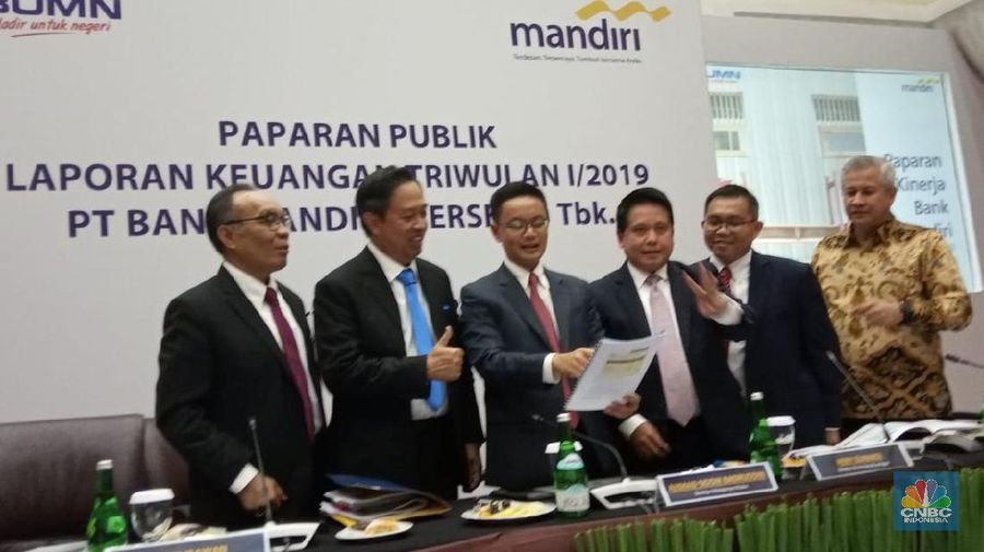 Berdasarkan publikasi yang disampaikan perseroan di sejumlah media massa dan Bursa Efek Indonesia, ada dua agenda RUPSLB hari ini.