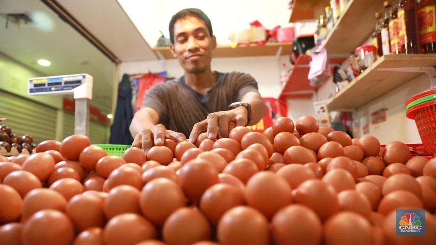 Melang memasuki bulan ramadan sejumlah komoditas bahan makanan melonjak naik.