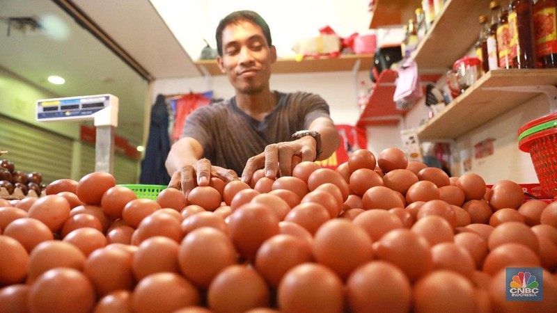 Melang memasuki bulan ramadan sejumlah komoditas bahan makanan melonjak naik.