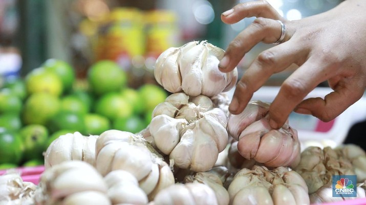 Harga rata-rata bawang putih sore ini telah menyentuh Rp 100.000/kg di pasar tradisional di berbagai kota di Tanah Air.