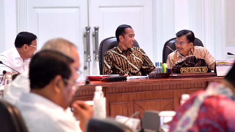 Menurut Jokowi, gagasan untuk pemindahan Ibu Kota ini sudah lama sekali muncul sejak era Presiden Sukarno.