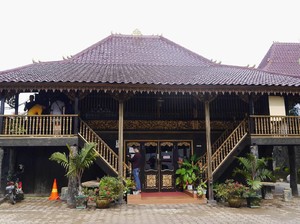 Kenapa Atap Rumah Tradisional Banyak yang Berbentuk Limas? Ini Jawabannya