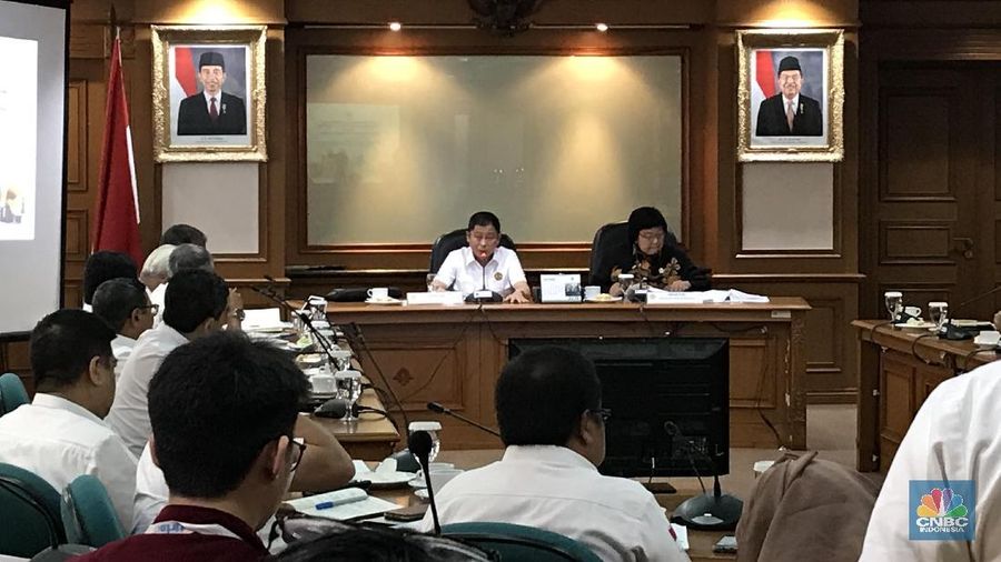 Menteri ESDM Ignasius Jonan mengatakan tak ada toleransi bagi pelaku tambang yang tak melaksanakan reklamasi pasca penambangan sesuai AMDAL 
