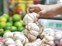 Jelang Bulan Ramadan, Harga Bawang Putih hingga Telur Naik