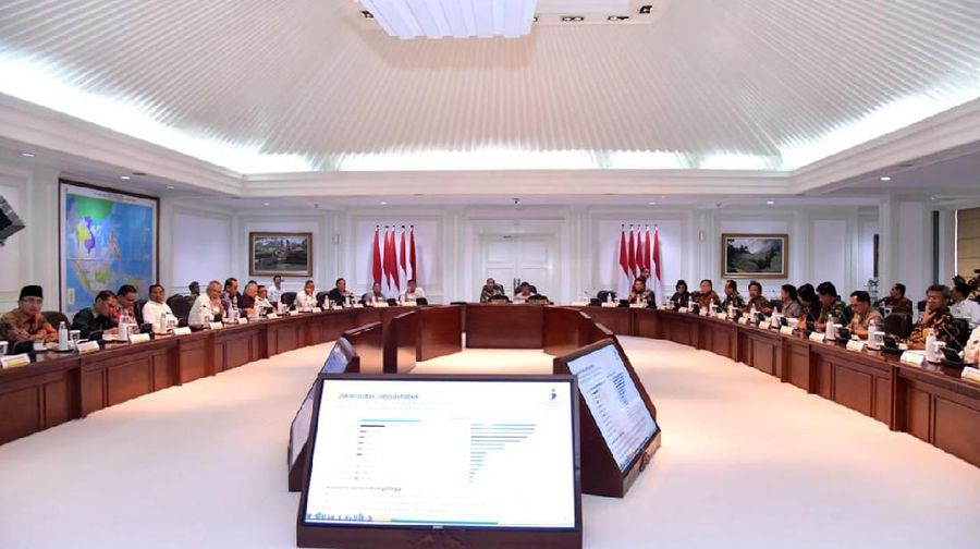 Menurut Jokowi, gagasan untuk pemindahan Ibu Kota ini sudah lama sekali muncul sejak era Presiden Sukarno.