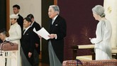 Akihito menjadi kaisar pertama Jepang yang tidak lagi mempunyai kekuasaan mutlak. Dia juga menjadi kaisar pertama yang turun takhta selama dua abad terakhir. (Japan Pool via AP)