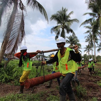 Gotong Tiang Sampai Berenang, Berjuang Demi Indonesia Terang