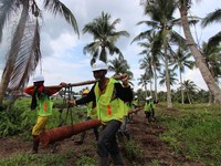 Gotong Tiang Sampai Berenang, Berjuang Demi Indonesia Terang
