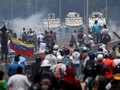 FOTO: Kerusuhan Warnai Demo Kudeta di Venezuela