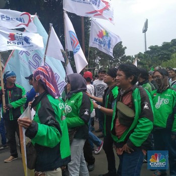 May Day, Ojek Online & Puluhan Ribu Buruh Padati Senayan!