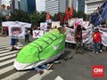 Ketika Sepatu Raksasa Nike Injak Buruh di May Day 2019