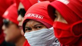 Asosiasi juga meminta meminta pemerintah untuk memperketat aturan kerja bagi tenaga kerja asing (REUTERS/Willy Kurniawan)