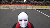 Dalam aksi ini, jurnalis yang tergabung dalam Aliansi Jurnalis Independen (AJI) juga ikut melakukan aksi dan mengajak untuk seluruh Jurnalis bangkit melawan kekerasan, pemberangusan dan turbulensi industri media. (ANTARA FOTO/Muhammad Adimaja/PD)