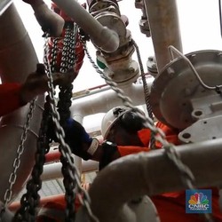 Cerita dari Lepas Pantai: Menantang Maut di Tengah Laut