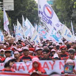 Benarkah Demo Buruh Bikin Pasar Saham Babak Belur?