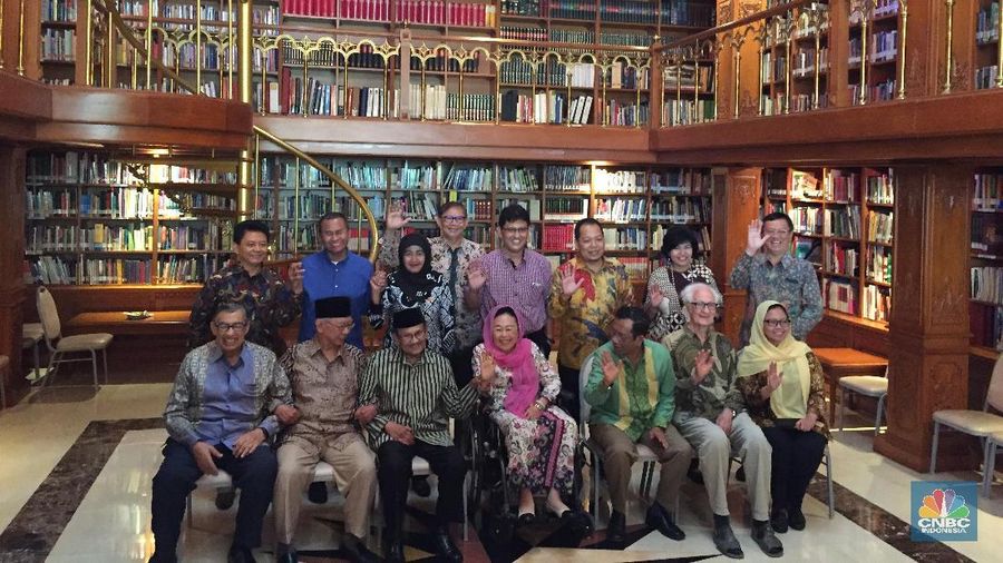 Presiden ketiga Indonesia, BJ Habibie menyebutkan sumber daya manusia di suatu negara sangat penting untuk masa depan suatu negara.