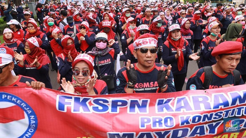 Sejumlah tuntuntan yang disuarakan para buruh ini seperti menolak upah murah dan cabut PP 78/2015