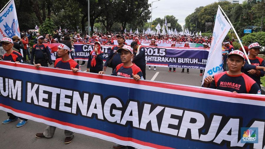 Persoalan upah menjadi salah satu poin krusial dari rencana revisi UU ketenagakerjaan, termasuk soal persepsi soal upah antara buruh dan pengusaha.