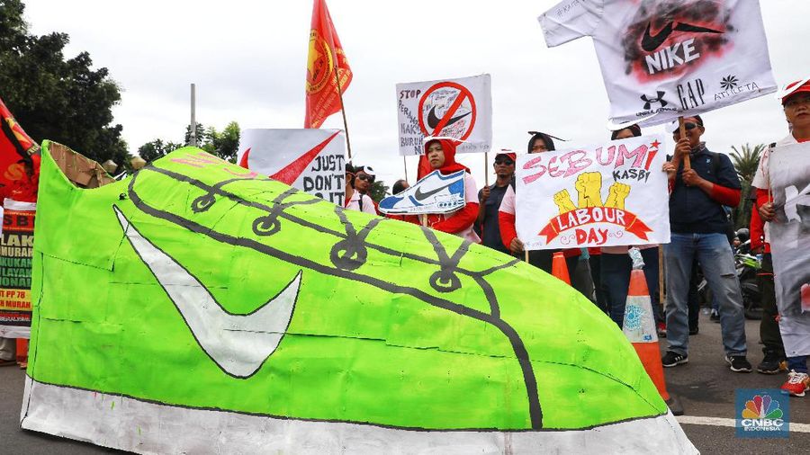 Sejumlah tuntuntan yang disuarakan para buruh ini seperti menolak upah murah dan cabut PP 78/2015