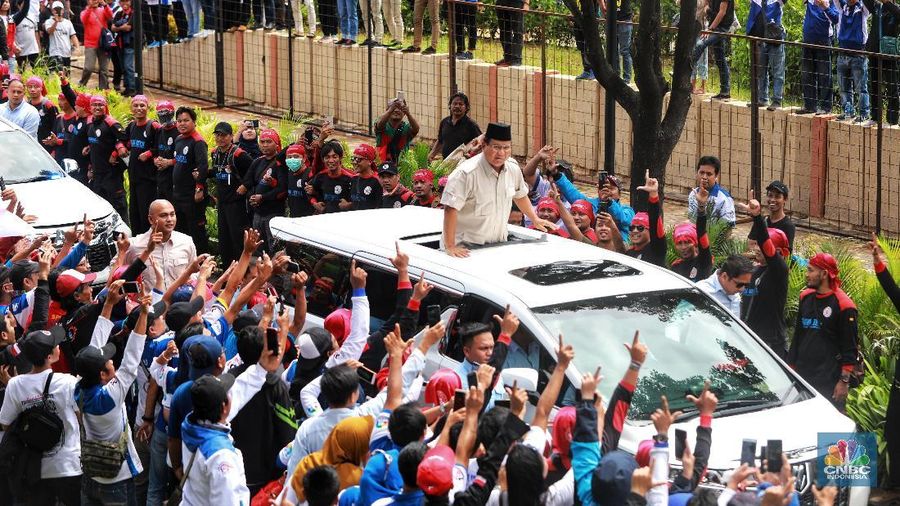 Calon Presiden no urut 02 Prabowo Subianto menghadiri demo buruh di Istora Senayan, jakarta, Rabu (1/5). (CNBC Indonesia/Andrean Kristianto)