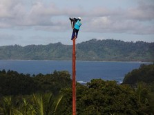 Dekat Dengan Maut, Yakin Direksi Mau Potong Gaji Petugas PLN?