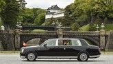 Naruhito resmi naik takhta hari ini setelah sang ayah menyatakan pidato terakhirnya sebagai kaisar kemarin. (Kazuhiro NOGI / AFP)