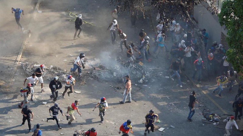 Pemimpin oposisi Venezuela Juan Guaido mengambil langkah turun ke jalan untuk merebut kekuasaan di Venezuela.