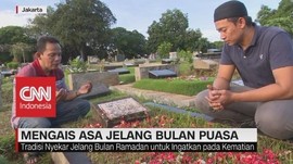 VIDEO: Mengais Berkah di Pemakaman