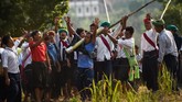 Sekitar 12 hari setelah perayaan tahun baru Myanmar, suhu biasanya naik dan hujan tak kunjung tiba. Itulah waktunya komunitas Pa’O menggelar kompetisi roket tahunan di Nantar. (Ye Aung THU / AFP)