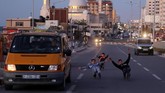 Salah satu misi mulia Gaza Skate Team adalah mengubah energi yang digunakan untuk perang menjadi berolahraga.
