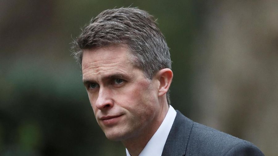 Pemecatan mendadak Gavin Williamson itu merupakan pukulan terbaru bagi Perdana Menteri Inggris Theresa May.