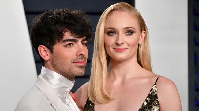 Sophie Turner dan Joe Jonas Akan Punya Anak Pertama