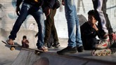 Setiap pekannya sekitar 20 anak muda berkumpul untuk belatih skateboard atau rollerblade, mereka menamakan dirinya Gaza Skate Team.