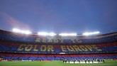 Fan Barcelona menyambut leg pertama semifinal Liga Champions melawan Liverpool dengan semarak. Tifo bertuliskan