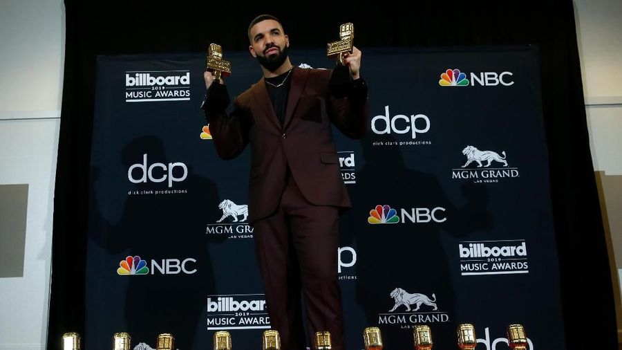 Billboard Music Award kembali di selenggarakan dengan berbagai kategori dan diramaikan sejumlah artis papan atas.