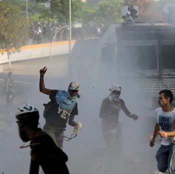 Ricuhnya Perebutan Kekuasaan di Venezuela