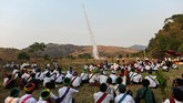 Pa’O adalah kelompok minoritas terbesar di Myanmar. Jumlahnya kini masih 1,2 juta. Meski meyakini Budha, mereka juga masih punya jiwa animisme, percaya pada naga. (Ye Aung THU / AFP)