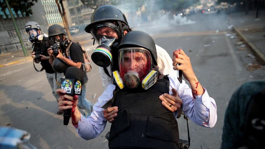 Pemimpin oposisi Venezuela Juan Guaido mengambil langkah turun ke jalan untuk merebut kekuasaan di Venezuela.