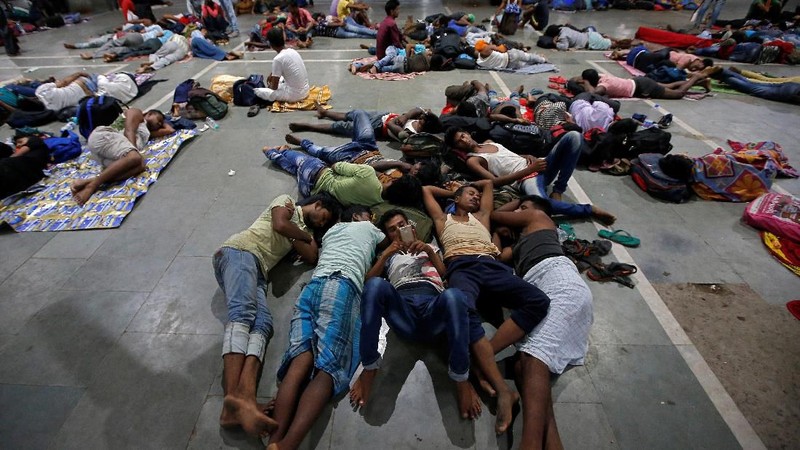 Negara di India telah mengevakuasi lebih dari satu juta orang kelompok keluarga yang paling rentan tinggal di sepanjang pantai dataran rendah