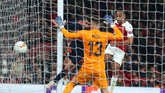 Arsenal akhirnya memastikan kemenangan 3-1 atas Valencia lewat gol Pierre-Emerick Aubameyang pada menit ke-90 menyambut umpan silang Sead Kolasinac. (REUTERS/Eddie Keogh)