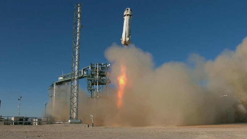 Roket Blue Origin New Shepard lepas landas dari launchpad selama penerbangan uji ke-11 ke ruang angkasa
